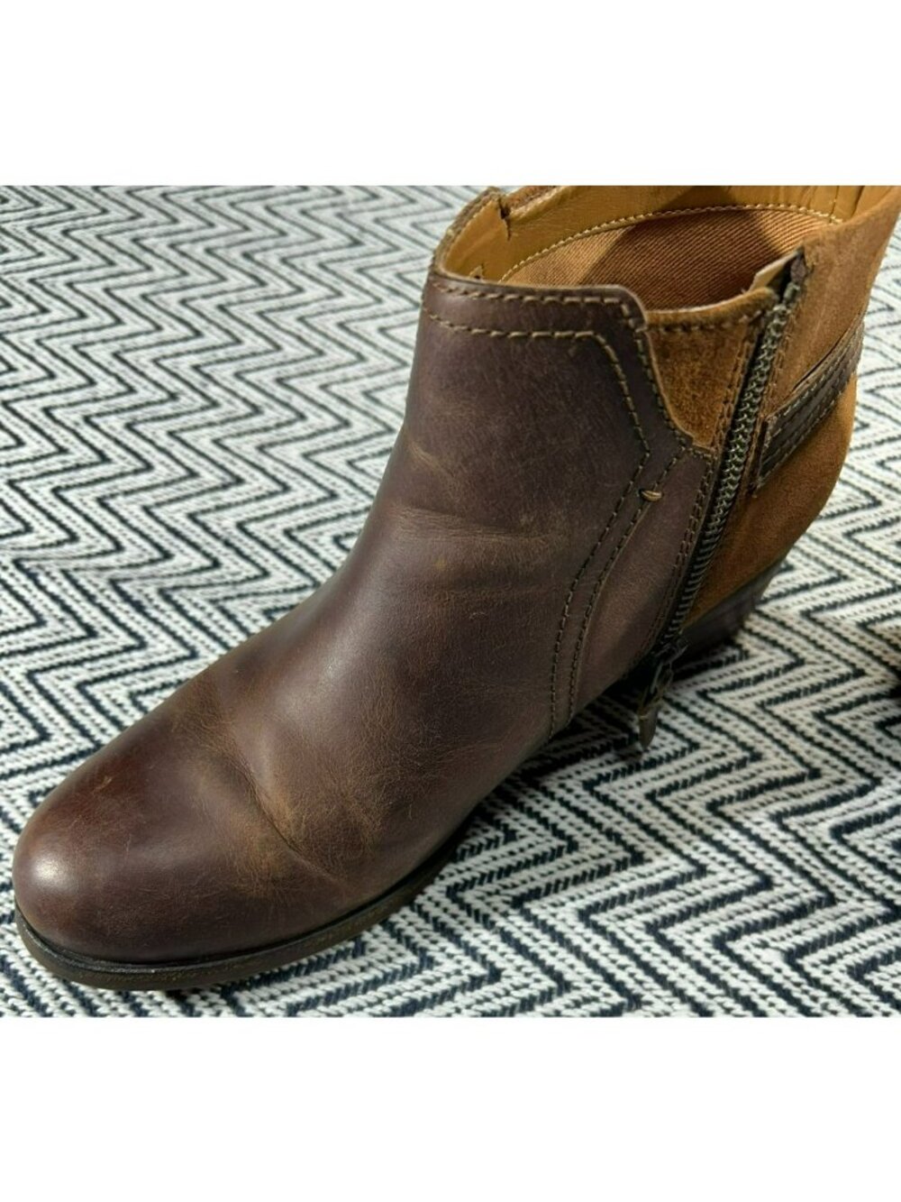 Clarks Womens Leather Maypearl Lilac Ankle Boots Brown Size 8 Suede Side Zipper - Picture 6 of 7